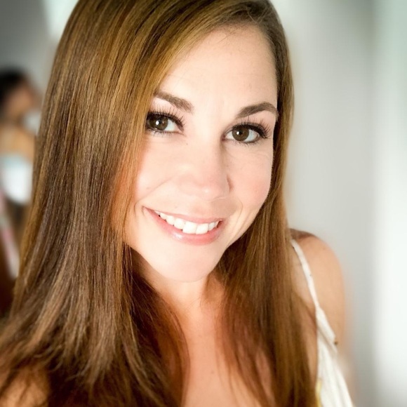 Meet your Posher, Heather - Picture 2 of 7